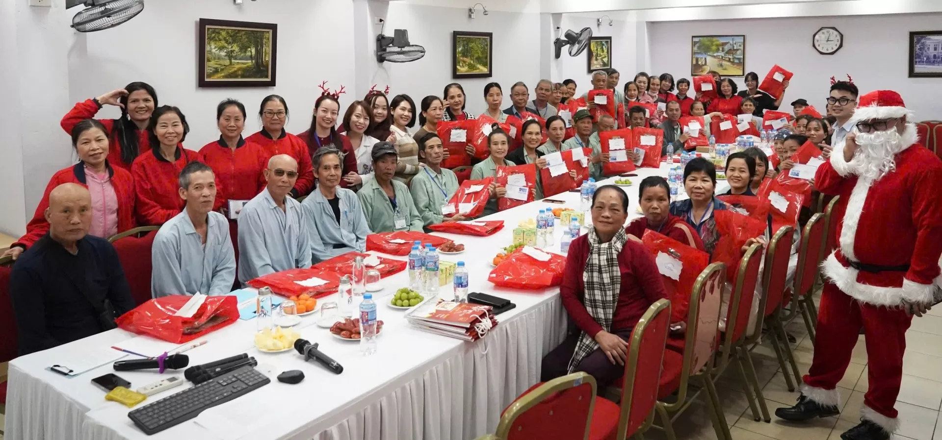 Giáng sinh yêu thương - Gửi trọn niềm tin và hi vọng