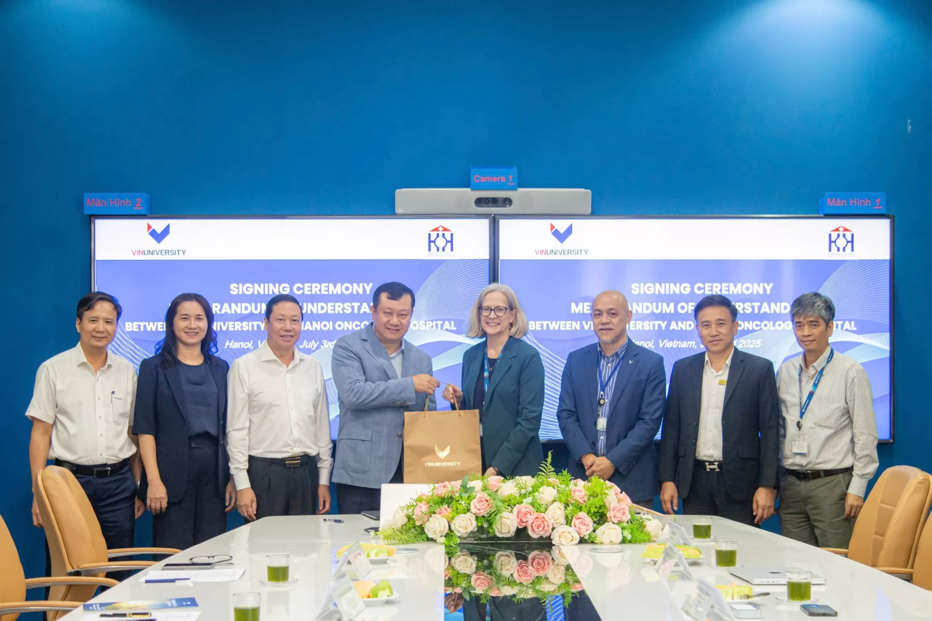 Bệnh viện Ung Bướu Hà Nội ký kết biên bản ghi nhớ hợp tác với Trường Đại học VinUni