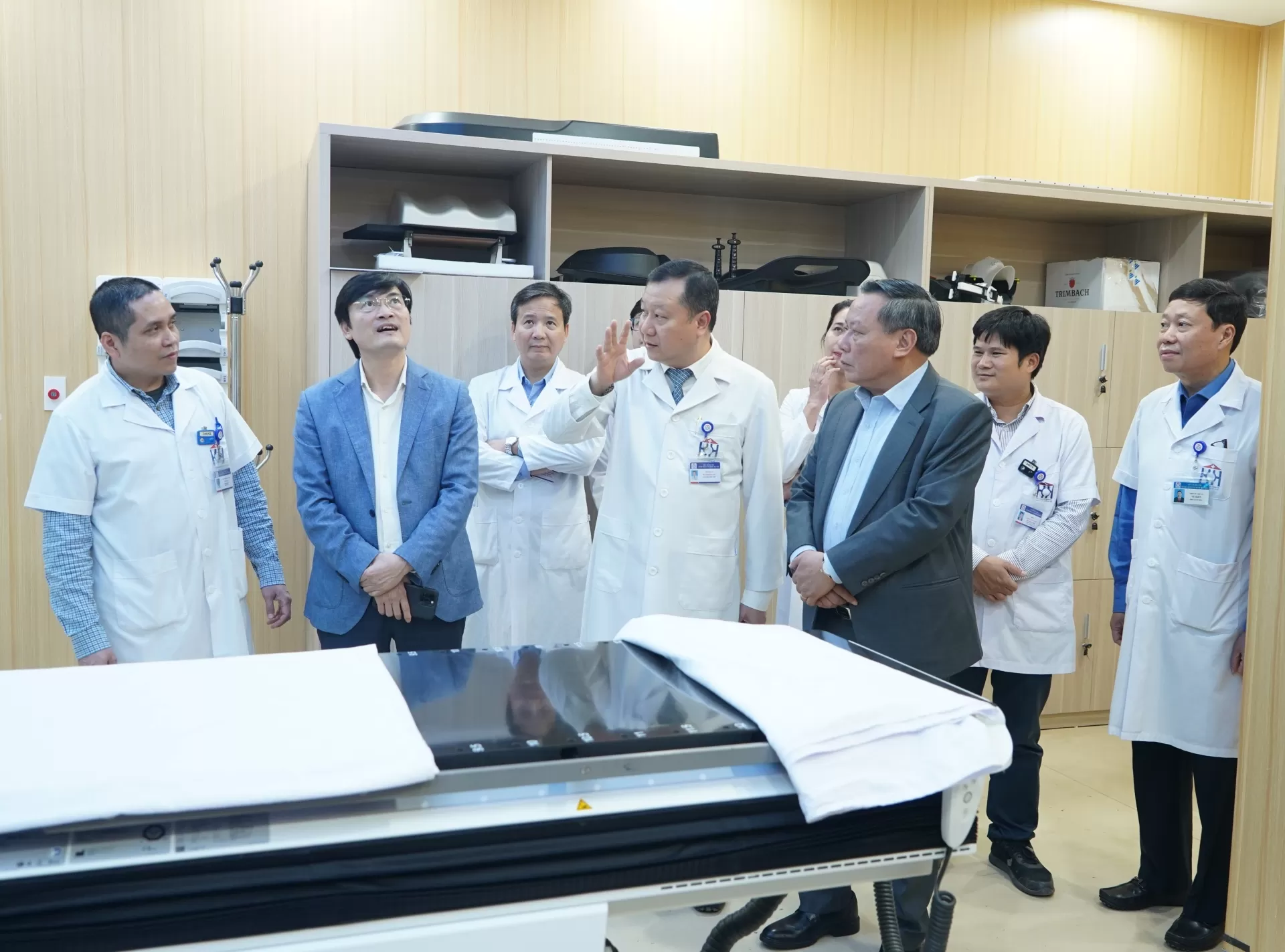 Bệnh viện Ung Bướu Hà Nội vinh dự đón đồng chí Phó Bí thư thường trực Thành ủy Hà Nội đến thăm, chúc tết