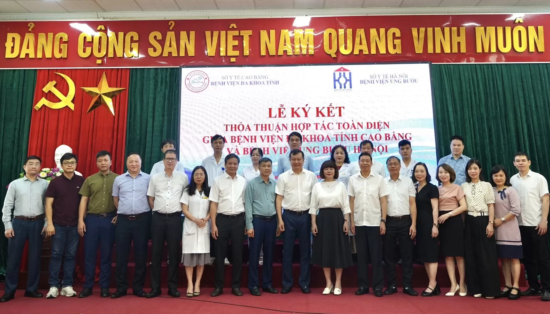 Bệnh viện Ung Bướu Hà Nội ký kết toàn diện với Bệnh viện Đa khoa tỉnh Cao Bằng
