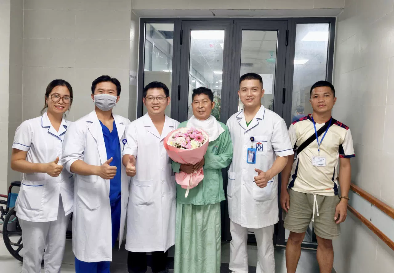 Cứu sống người bệnh ung thư hạ họng ho ra hơn 2 lít máu nhờ phối hợp đa chuyên khoa