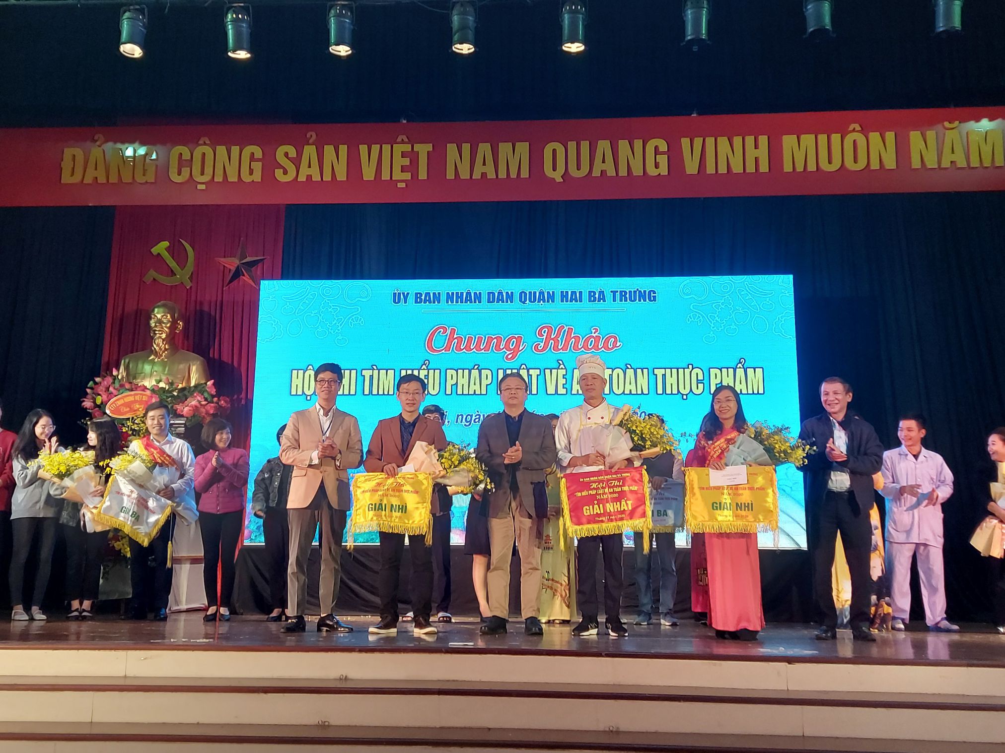 ĐỘI THI CỦA BỆNH VIỆN UNG BƯỚU HÀ NỘI ĐẠT GIẢI NHÌ HỘI THI “TÌM HIỂU PHÁP LUẬT VỀ AN TOÀN THỰC PHẨM” NĂM 2020