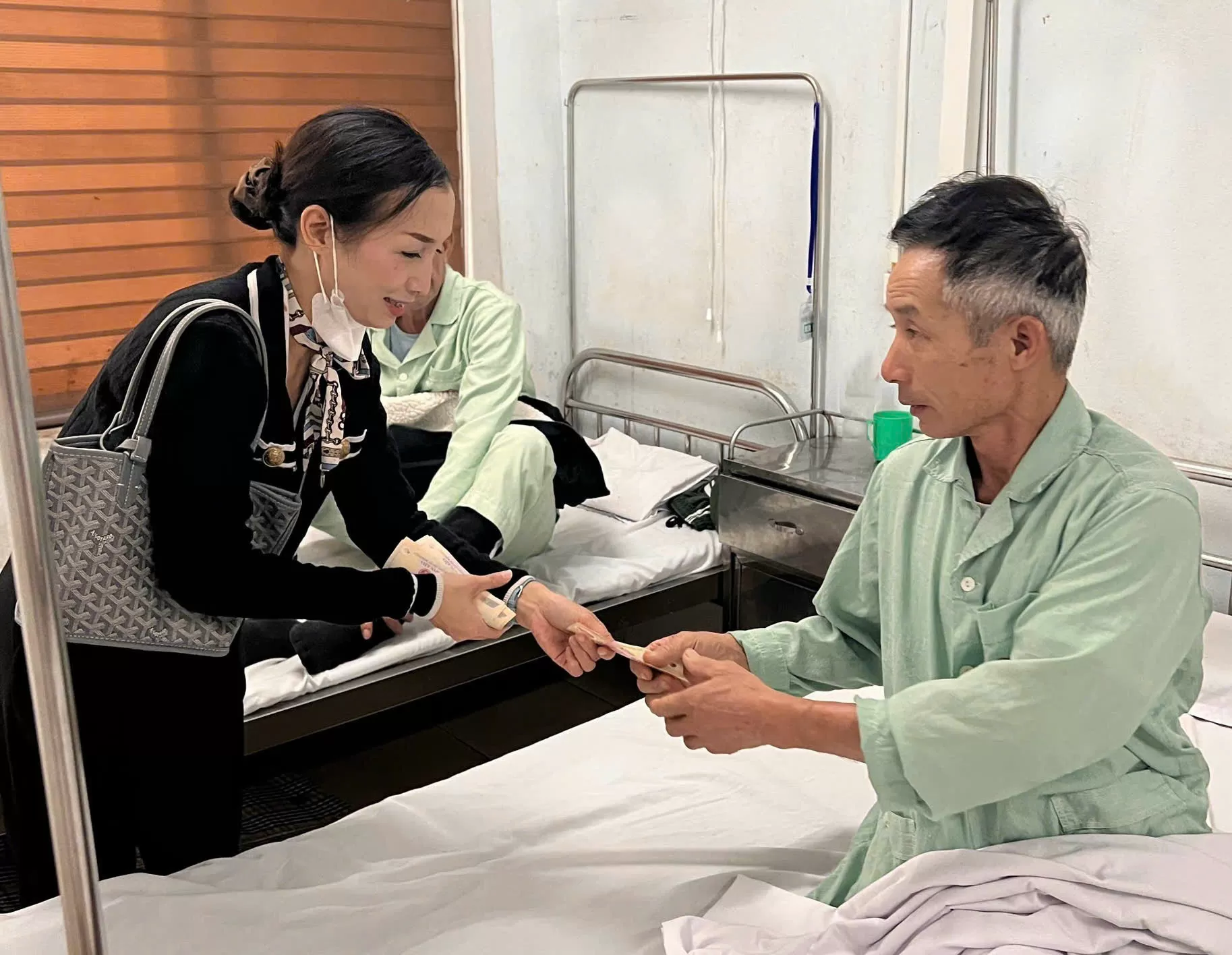 Hoạt động công tác xã hội tháng 11 - Lan toả yêu thương, đồng hành cùng người bệnh