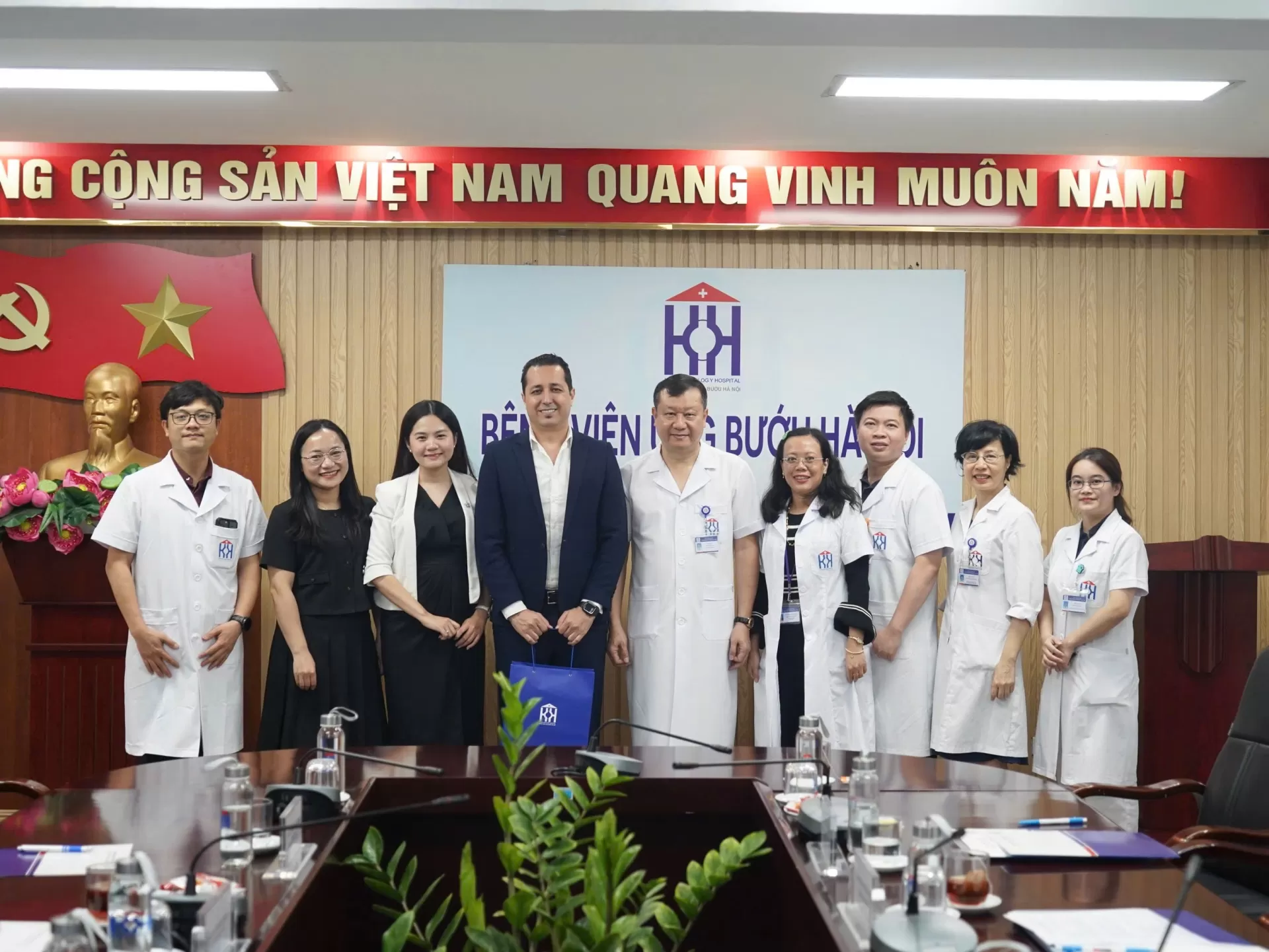 Đẩy mạnh hợp tác y khoa giữa Bệnh viện Ung Bướu Hà Nội và Sandoz Việt Nam