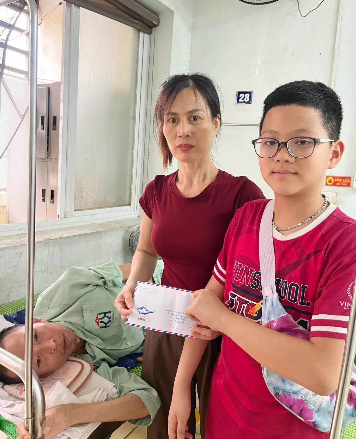 Tháng 5 - Khi yêu thương tiếp tục ở lại