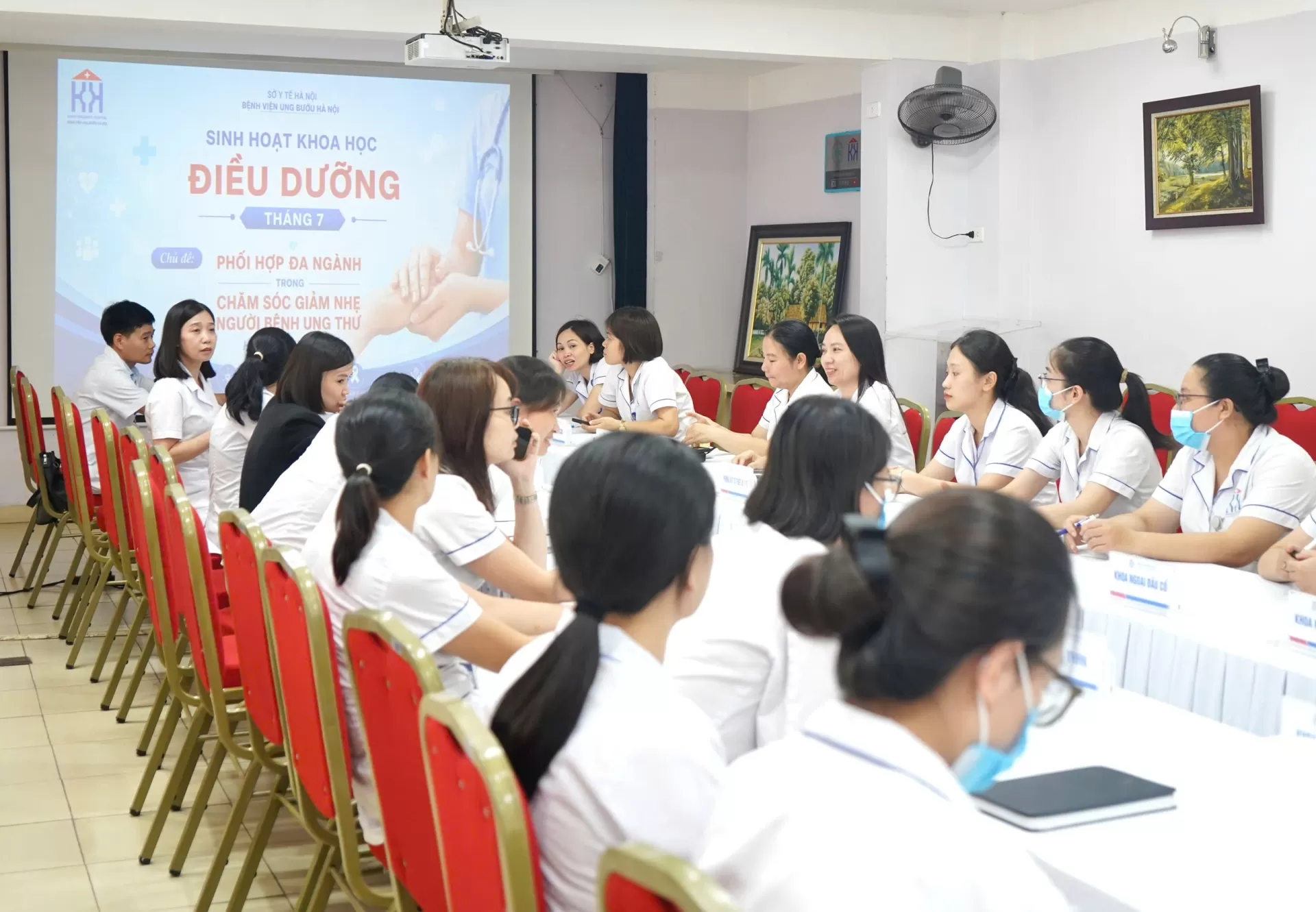 Sinh hoạt khoa học: Chăm sóc đa ngành – Nâng cao chất lượng chăm sóc người bệnh ung thư
