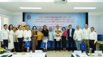 Bệnh viện Ung Bướu Hà Nội đón đoàn đại biểu cấp cao Thành uỷ La Habana (Cuba) tới làm việc